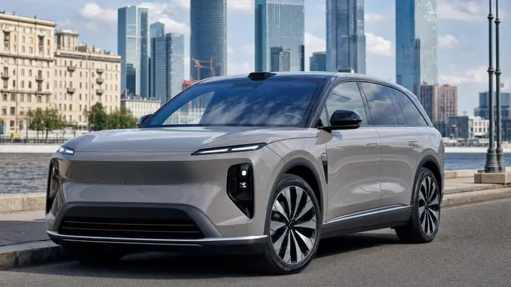 NIO 2026 на улице Москвы, чистый кузов автомобиля