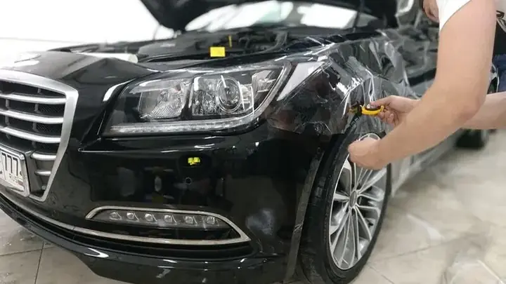 Автомобиль перед снятием старой пленки в студии AvtoPro99