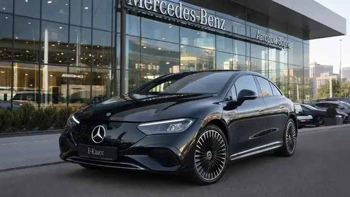 Mercedes-Benz 2026 в московской студии перед началом защитной оклейки