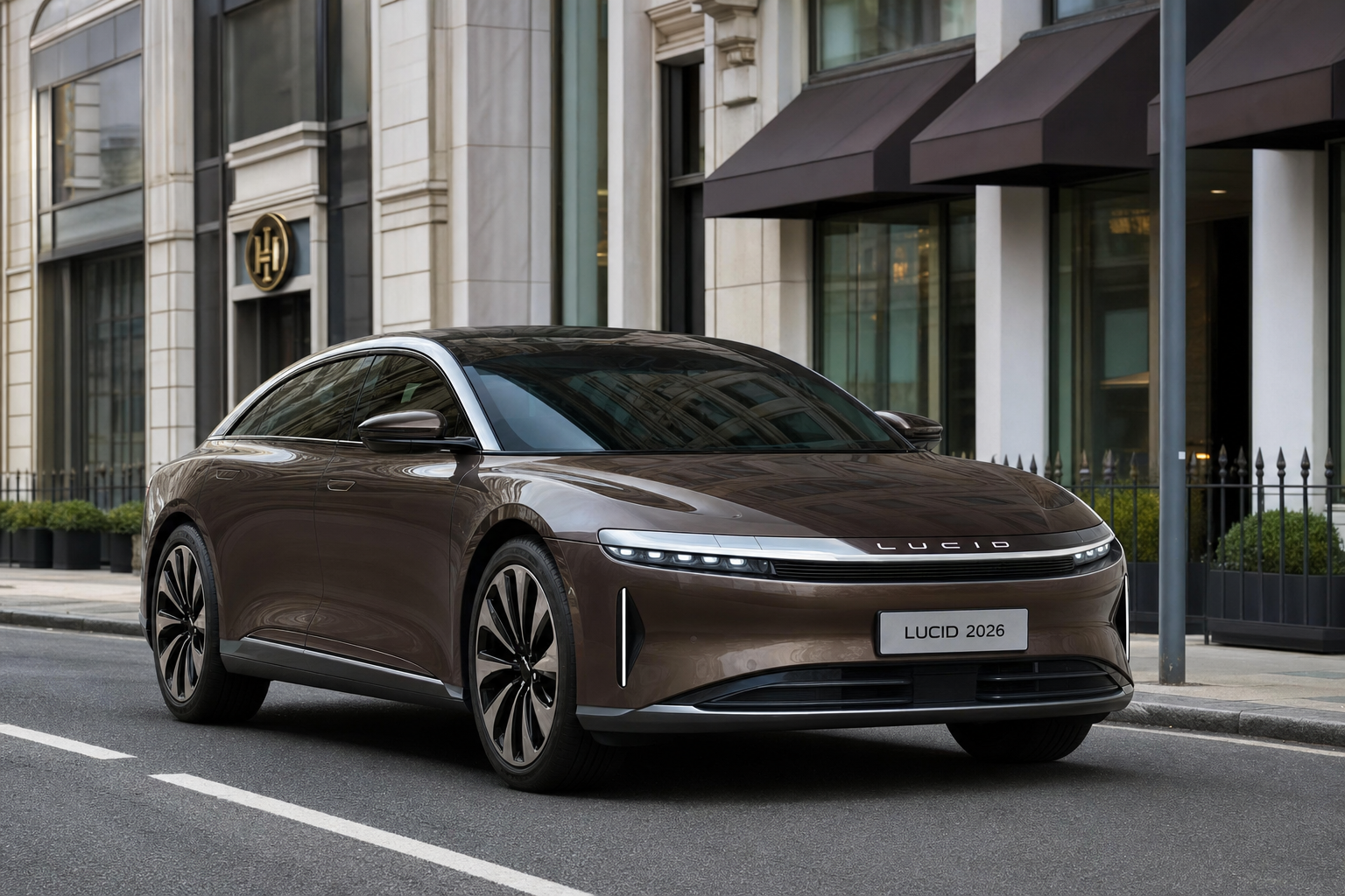 Lucid 2026 на улице Москвы, чистый кузов, премиальный электромобиль