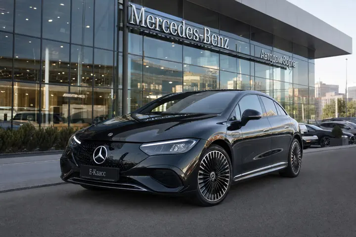 Mercedes-Benz 2026 в московской студии перед началом защитной оклейки