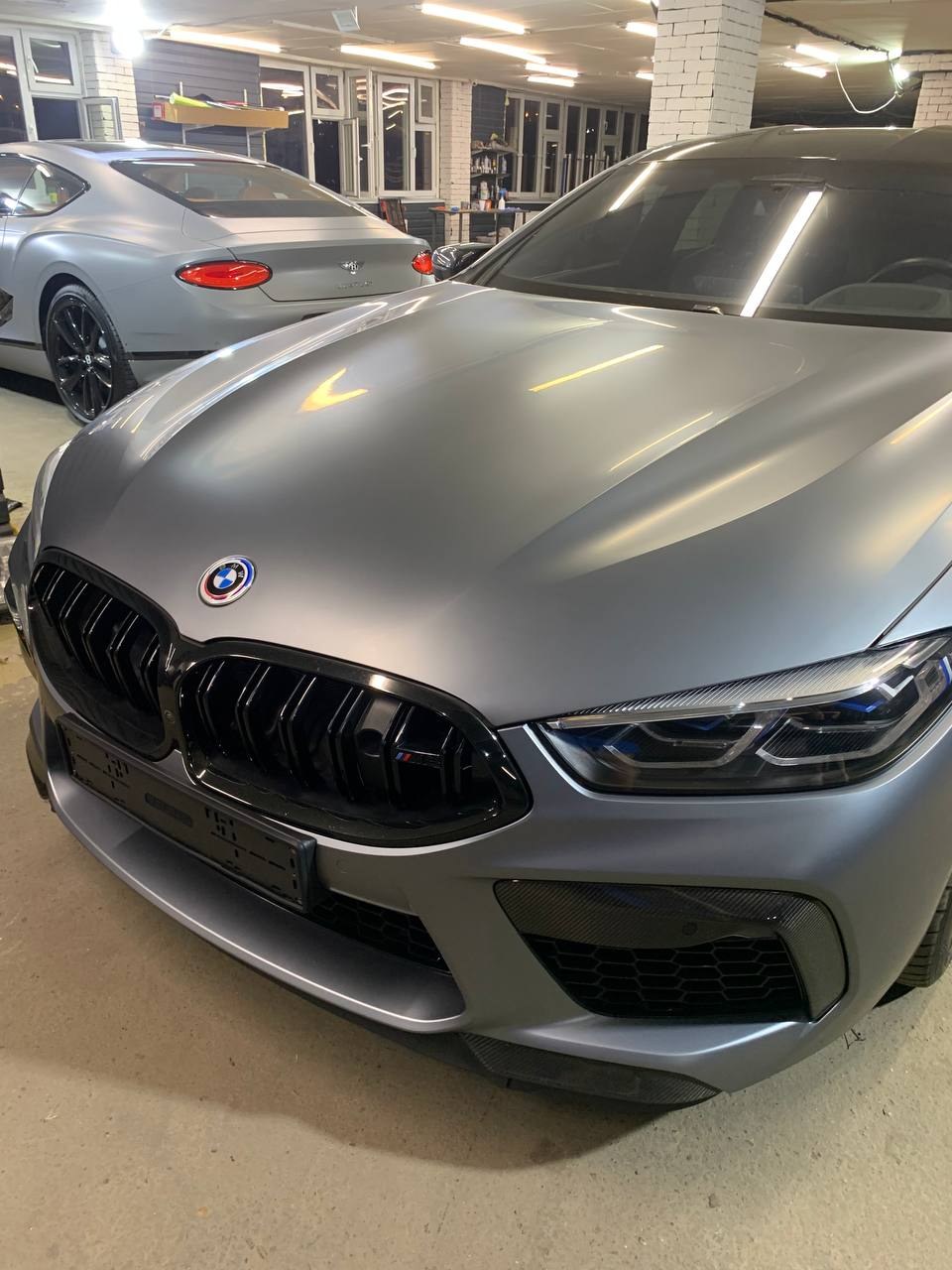 BMW M8 Competition Gran Coupe - матовый серый, фото 1