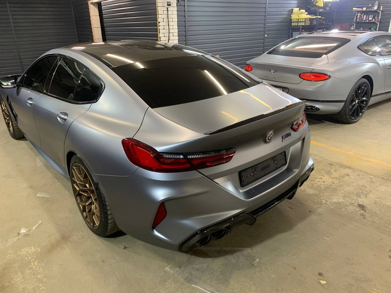 BMW M8 Competition Gran Coupe - матовый серый, фото 2