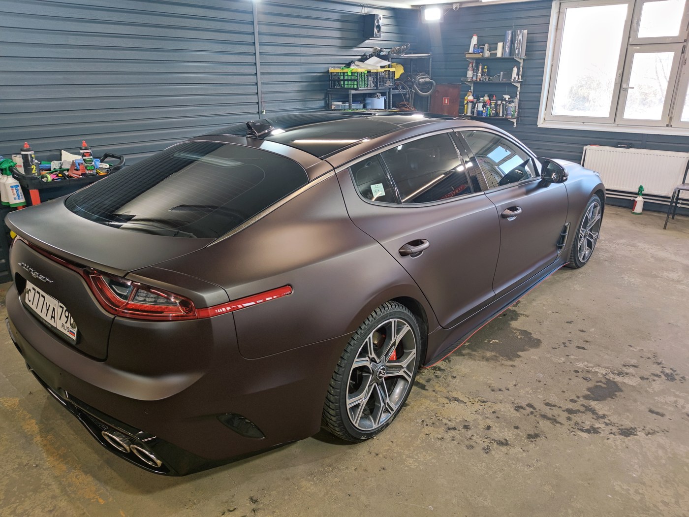 Kia Stinger - матовая бронза, фото 1