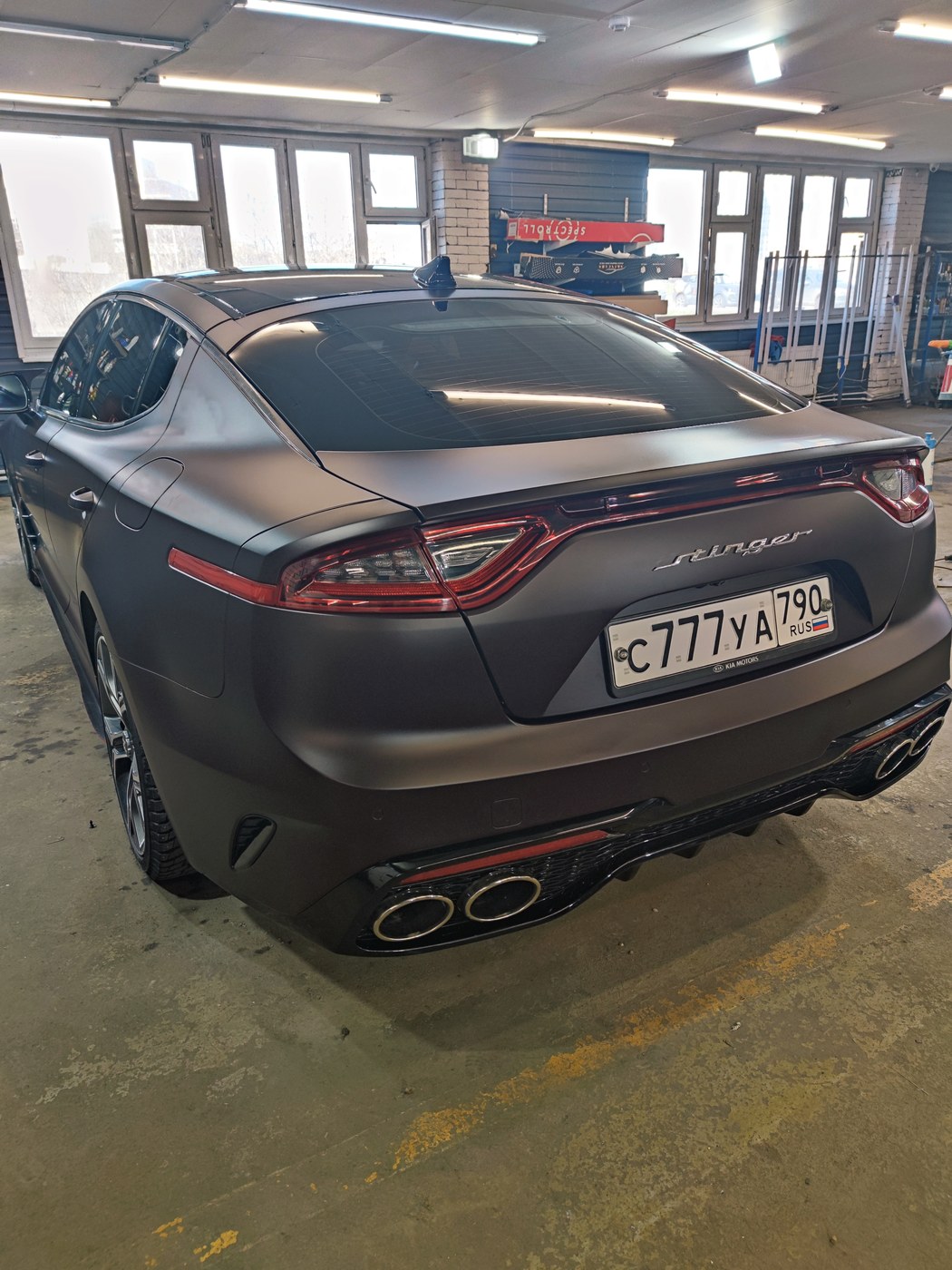 Kia Stinger - матовая бронза, фото 2