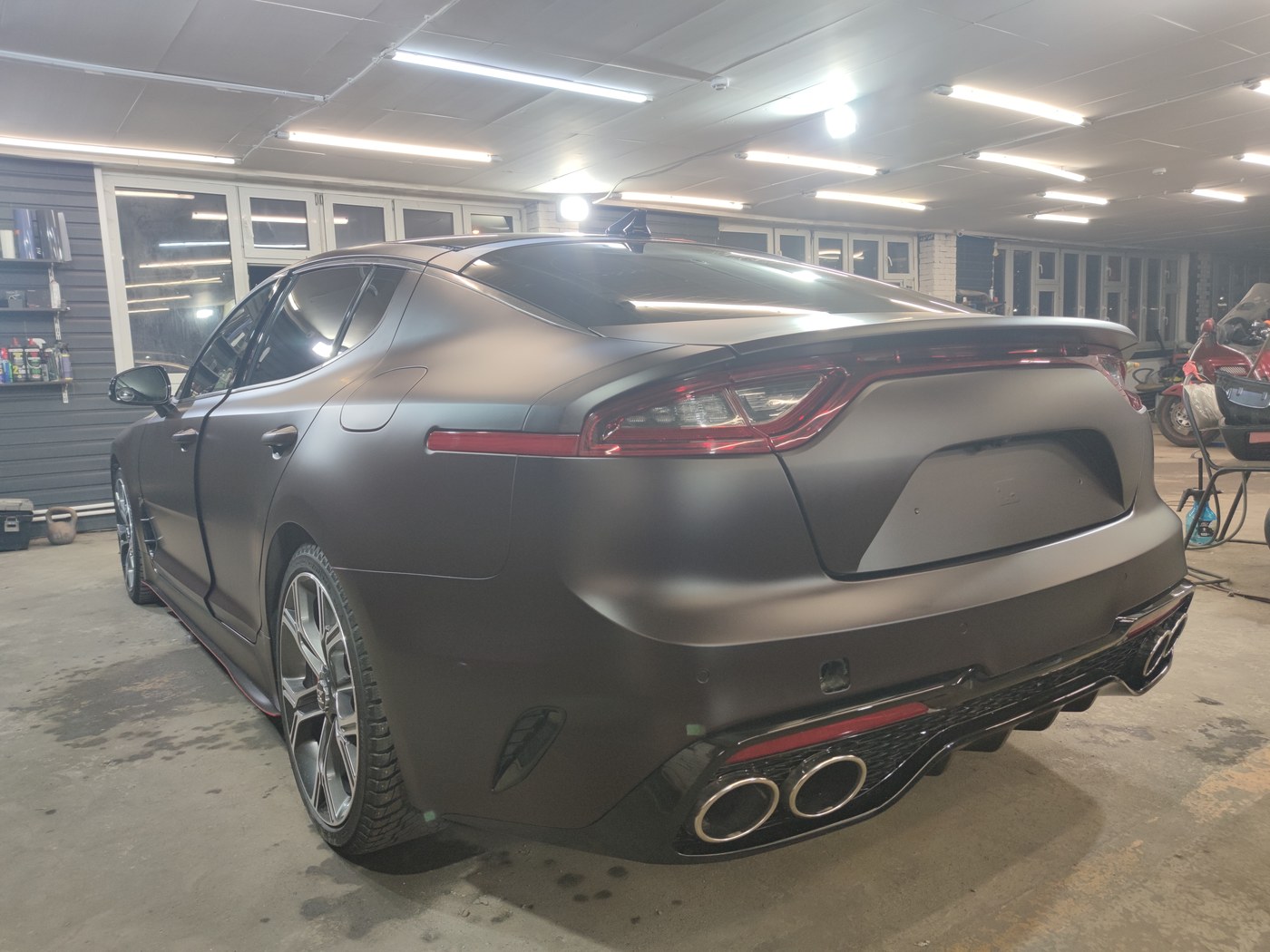 Kia Stinger - матовая бронза, фото 3