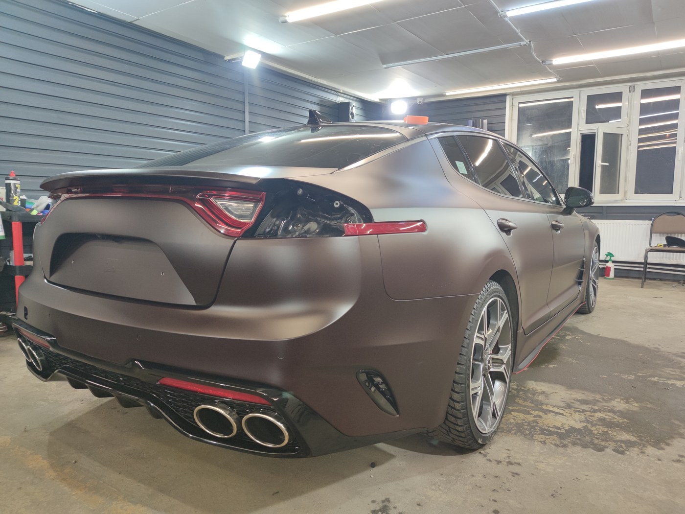 Kia Stinger - матовая бронза, фото 4
