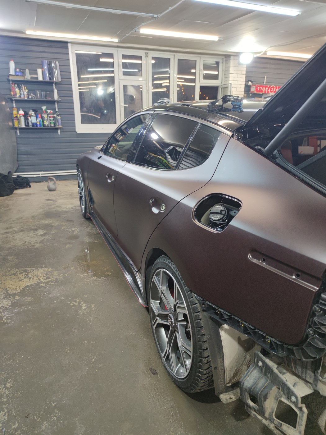 Kia Stinger - матовая бронза, фото 8