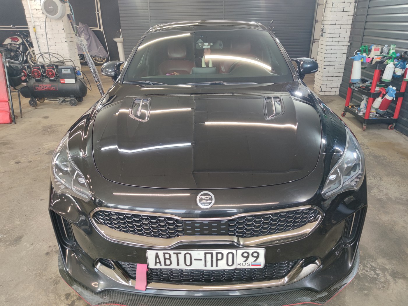 Kia Stinger - матовая бронза, фото 12