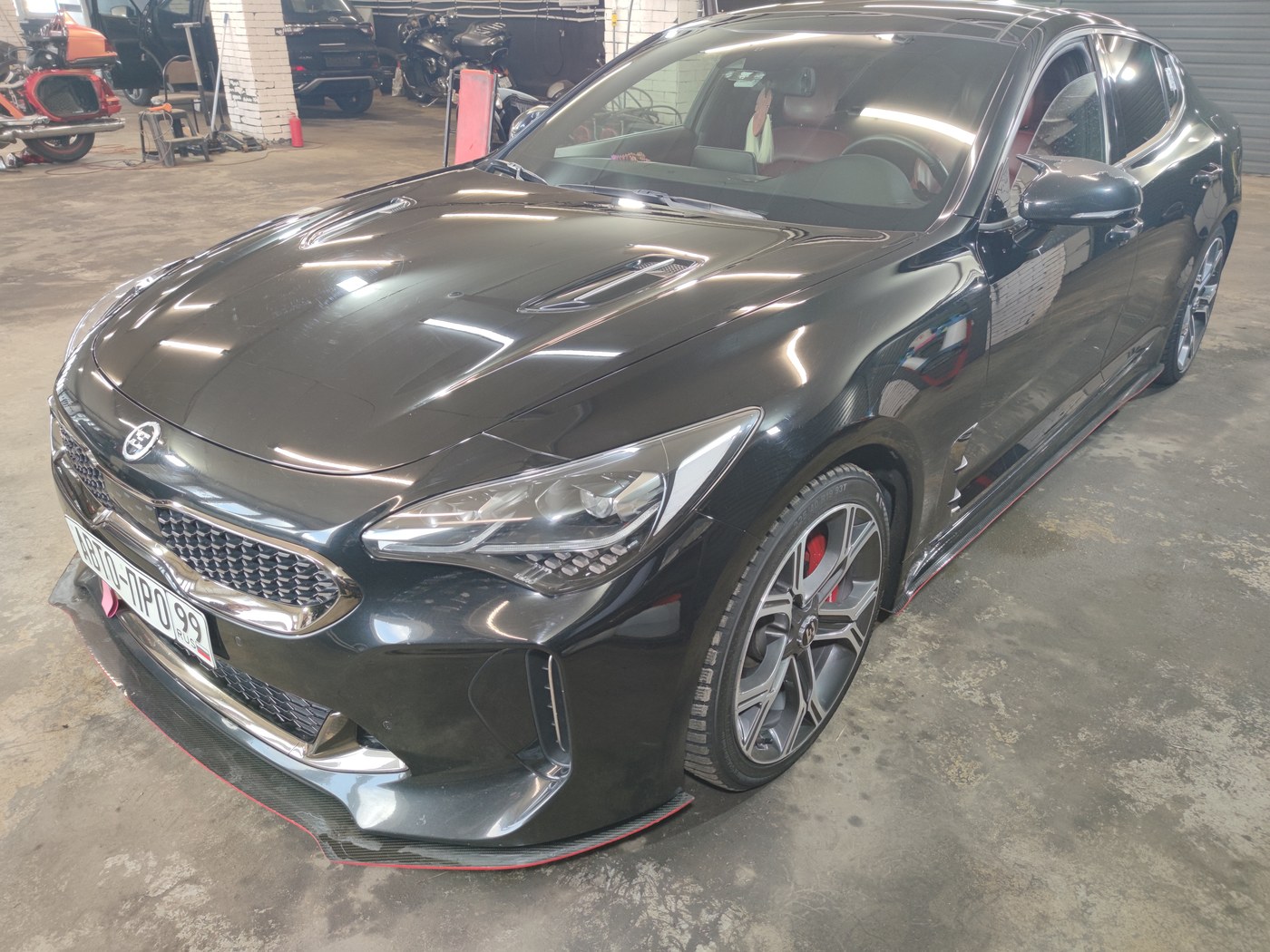 Kia Stinger - матовая бронза, фото 13
