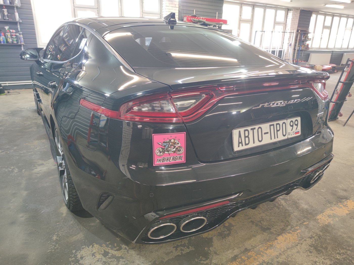 Kia Stinger - матовая бронза, фото 14