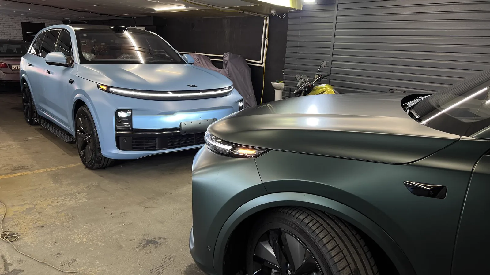 Оклейка Li Auto в матовый голубой