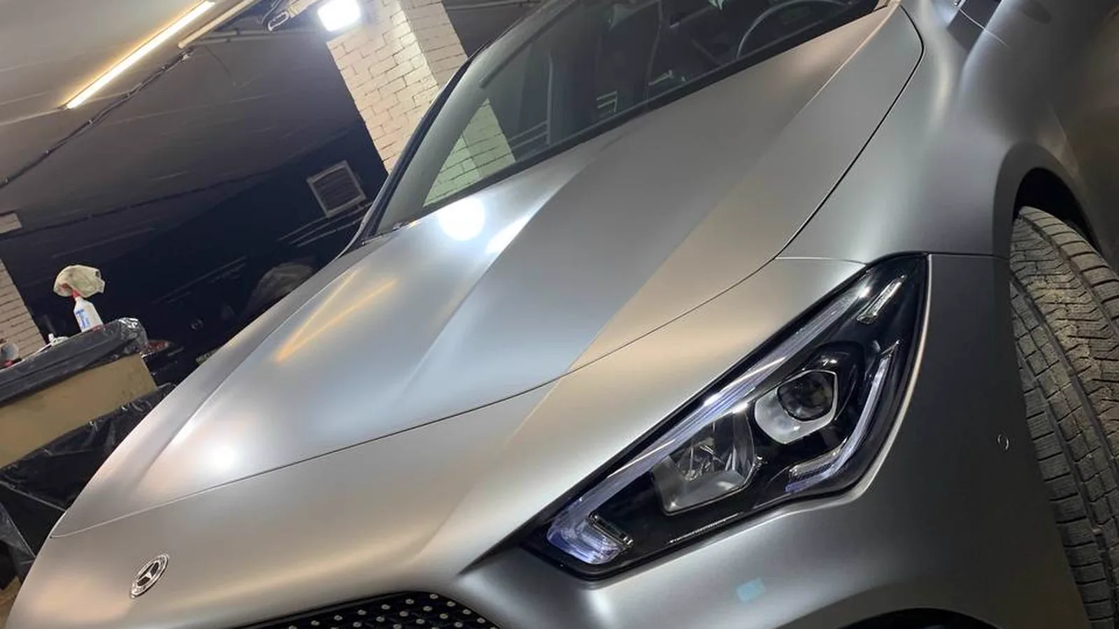Оклейка Mercedes-Benz CLA в сатиновый серебристый