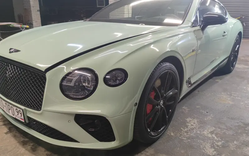 Оклейка Bentley Continental GT в мятную пленку