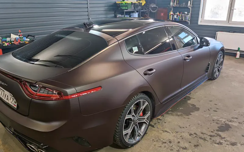 Оклейка Kia Stinger в матовую бронзу