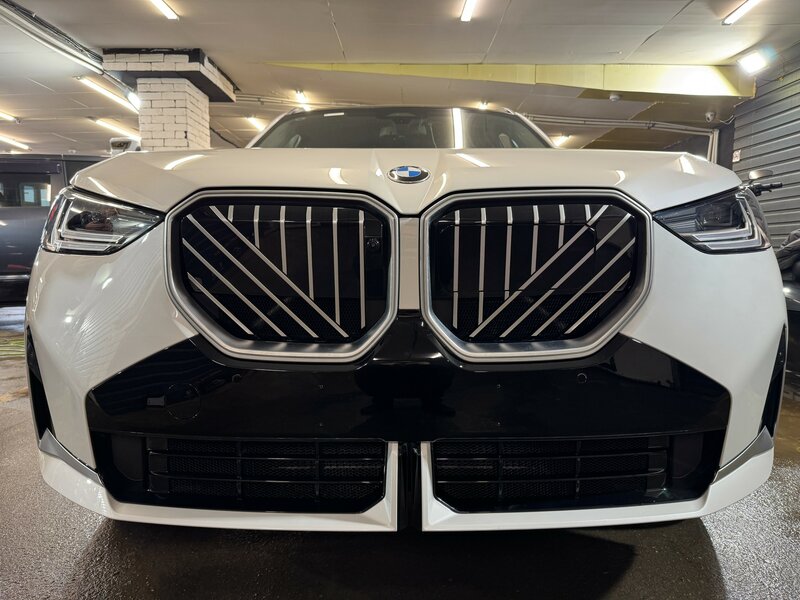 Установка защитной сетки в передний бампер BMW X3, теперь радиаторы под надежной защитой. - фото 1