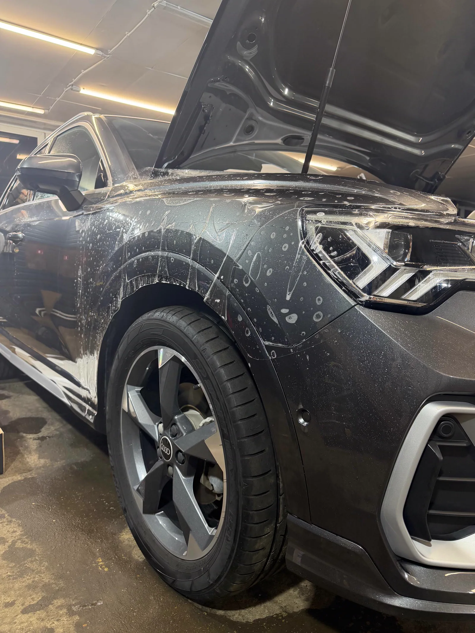 Оклейка зон риска Audi Q3 2026 защитной пленкой - общий вид автомобиля