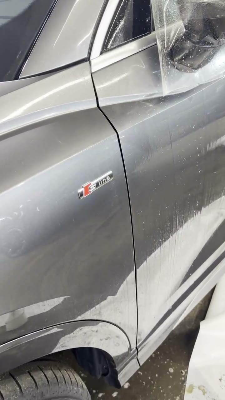 Оклейка зон риска Audi Q3 2026 защитной пленкой - контроль кромок и сложных изгибов