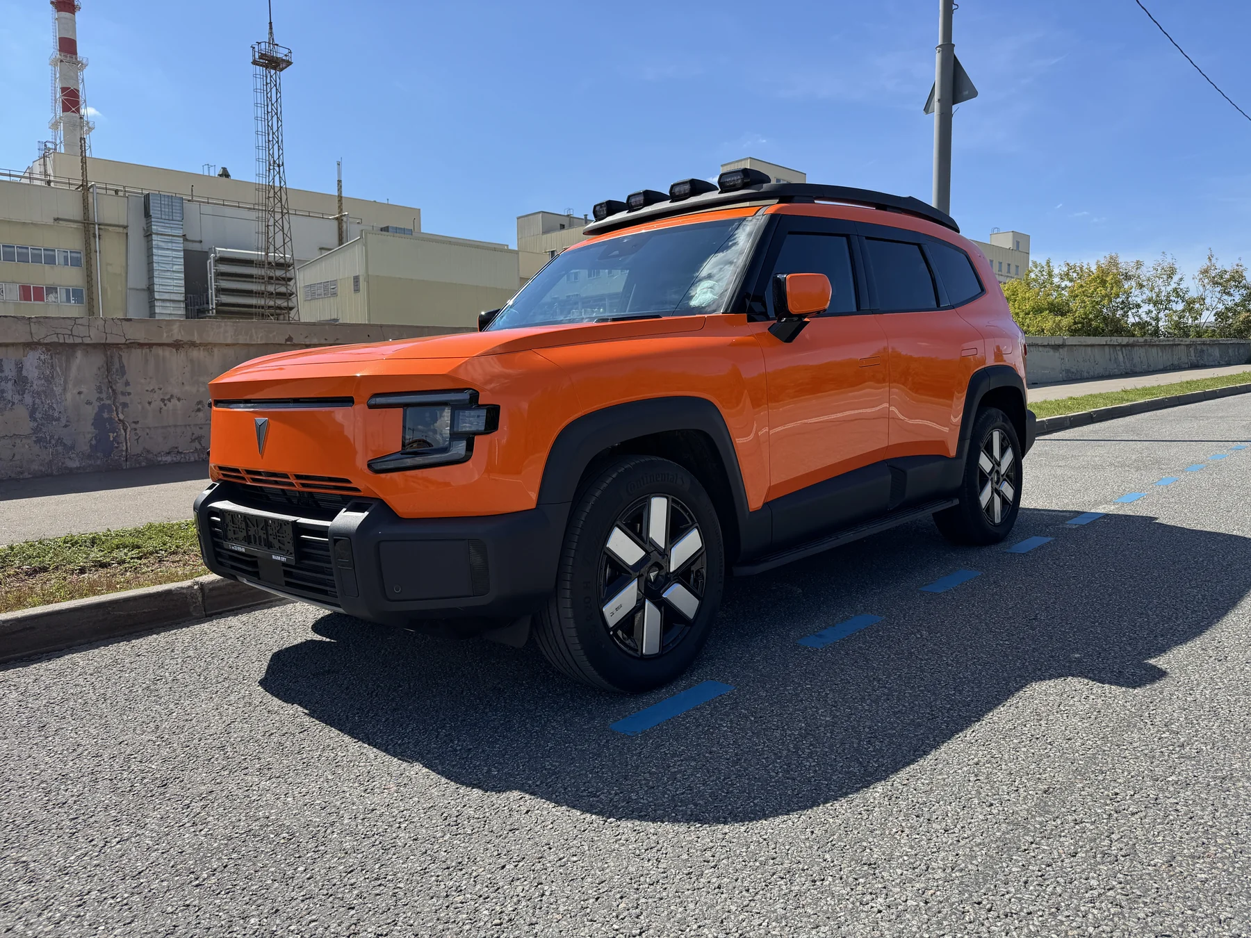 Deepal G318 после полной оклейки оранжевой цветной защитной пленкой INTEGRA PPF