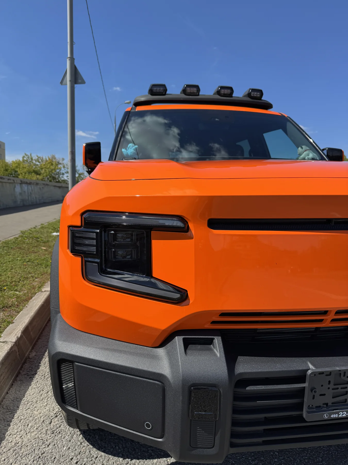 Передняя часть Deepal G318 в пленке