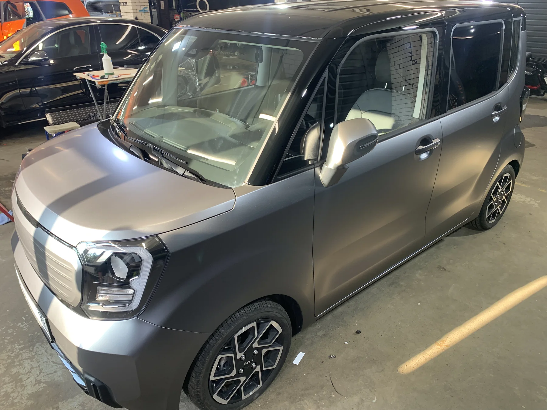 Финишный ракурс Kia Ray AMG Grey